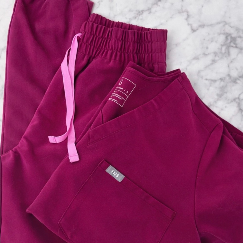 Figs Pinkish Purple Scrub Set Joggers and Scrub top S/T